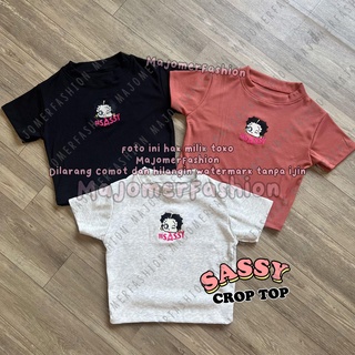 คุณผู้หญิง ® | เสื้อยืด ปักลาย Sassy CROP TOP สําหรับผู้หญิง