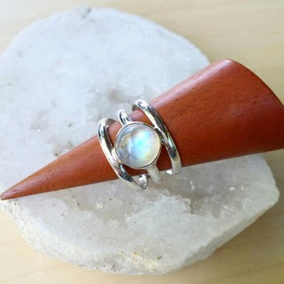 แหวนเงินหินมูนสโตน  Moonstone Silver 925 Ring ( RG-079 )