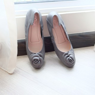 Woo Dahlia Ballerina Shoe รองเท้าหนังแกะส้นแบน สีเทา Sharkskin Gray