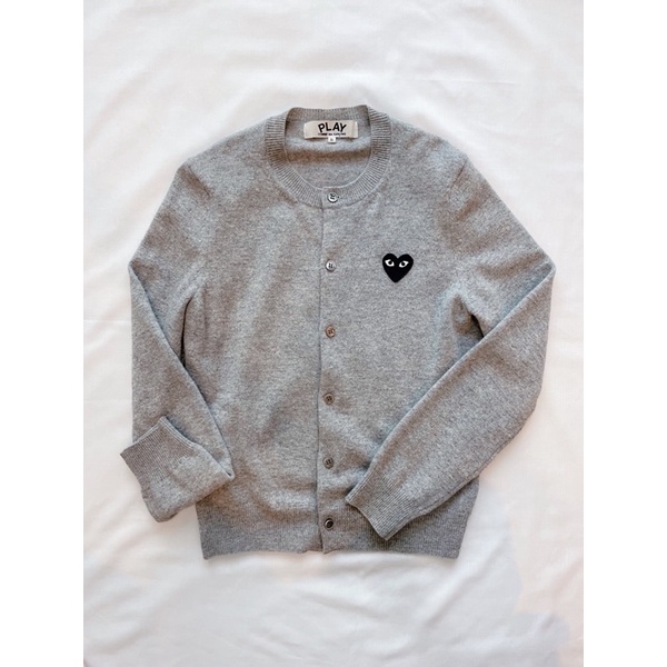 Comme des Garcons PLAY cardigan สีเทา หัวใจดำ size S สภาพดีมาก ของแท้