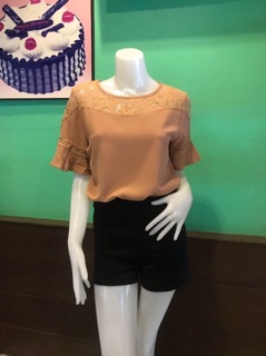 👗เสื้อแขนสั้นระบาย แต่งลูกไม้ ผ้าเบาใส่สบาย