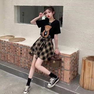 Swan shop ชุดเซต2ชิ้น เสื้อยืดลายหมี🧸+กระโปรงลายสก๊อต สไตล์แนวหวานใส่น่ารัก มี6ไซด์พร้อมส่งค่ะ