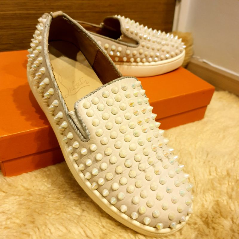 รองเท้าคริสเตียน ลูปูแตง มือสอง ของแท้ Christian Louboutin Flat Slip-On Sneakers สีนู้ด/เนื้อ size 3