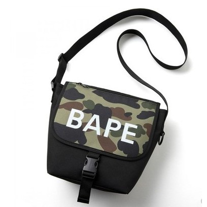 A BATHING APE 2020 AUTUMN / WINTER MAGAZINE MOOK พร้อมกระเป๋าสะพาย BAPE