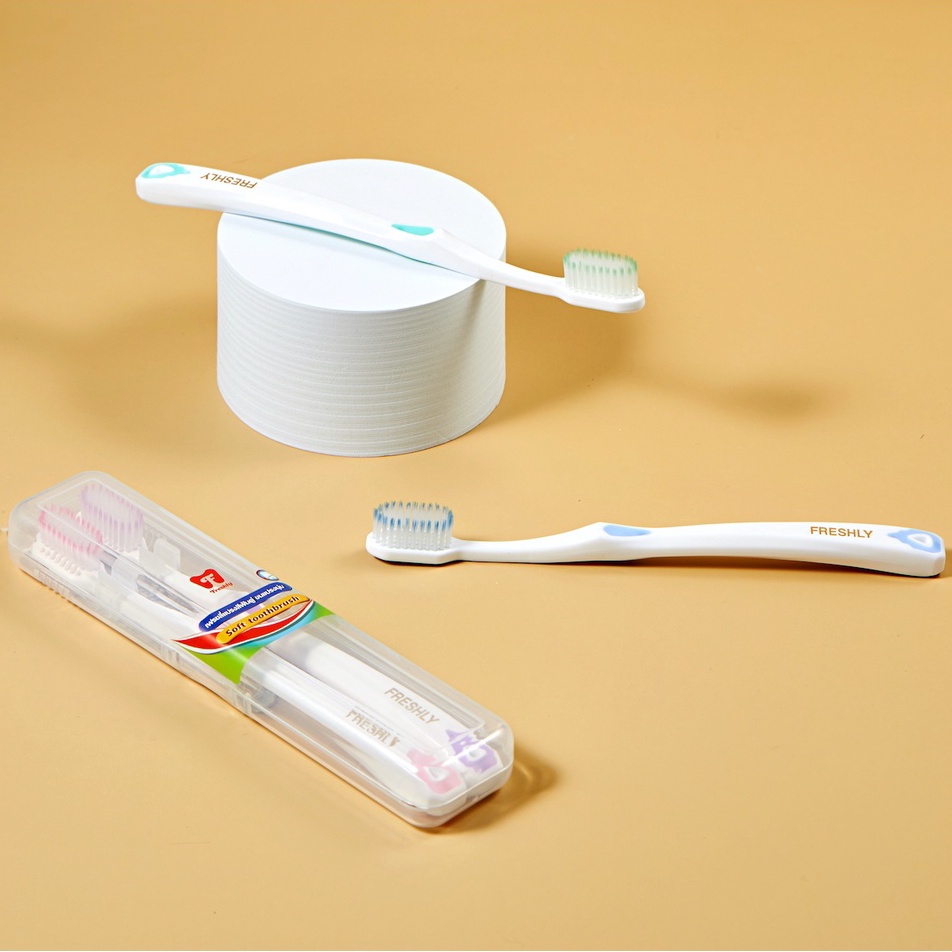 แปรงสีฟัน Freshly ขนแปรงนุ่ม แพ็ค 2 แถมตลับพกพา | Freshly Soft Toothbrush with Free Travel Case