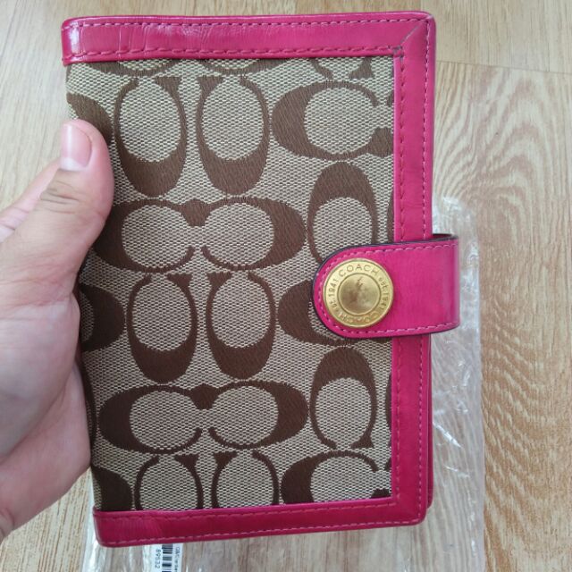 ปกใส่พาสปอร์ต กระเป๋าใส่พาสปอร์ต Passport cover ยี่ห้อ Coach Vintage Y2K Signatures Bag purse แท้