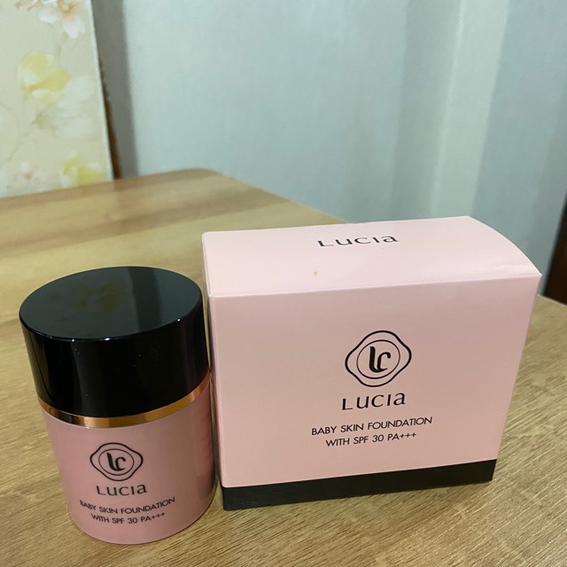 รองพื้นยี่ห้อ Lucia สี C03