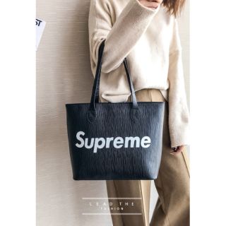 กระเป๋าทรงช้อปปิ้ง  กระเป๋าหนังลาย Supreme