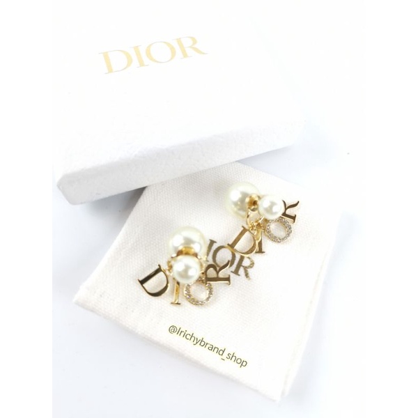 รุ่นสุดฮิต  New Dior earrings ✨ของแท้ 100%