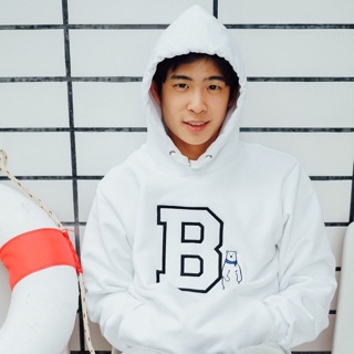 Hoodie in whiteพร้อมปักชื่อฟรี