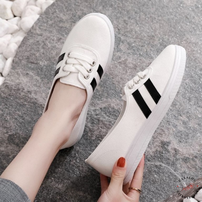 𝑳𝒂𝒆𝒊 𝒃𝒂𝒈&𝒔𝒉𝒐𝒆𝒔👠 รองเท้าผ้าใบหัวแหลม แต่งแถบด้านข้าง 2 สี