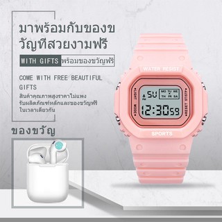 【พร้อมชุดหูฟังบลูทู ธ I12 ฟรี】นาฬิกาดิจิตอลสำหรับผู้ชายและผู้หญิงนาฬิกากีฬากันน้ำ