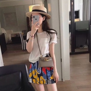 Fashion Set เสื้อยืดเนื้อผ้าเรย่อน มีกระเป๋าหน้าอก ใส่คู่กระโปรงสั้น