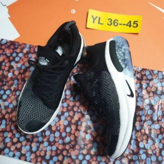 รองเท้าผ้าใบ พร้อมส่ง