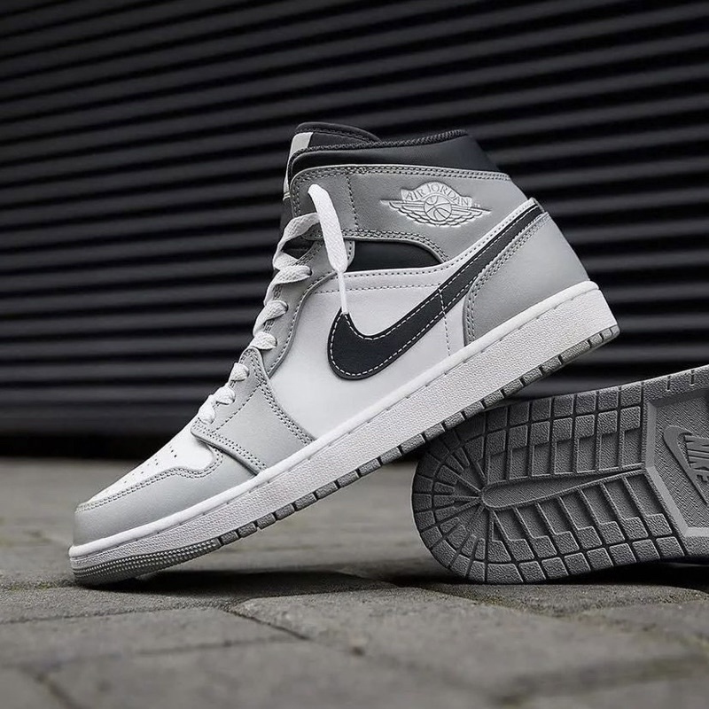 (พร้อมส่ง) Nike Air Jordan 1 Mid “Light Smoke Grey Anthracite” (แท้100%)