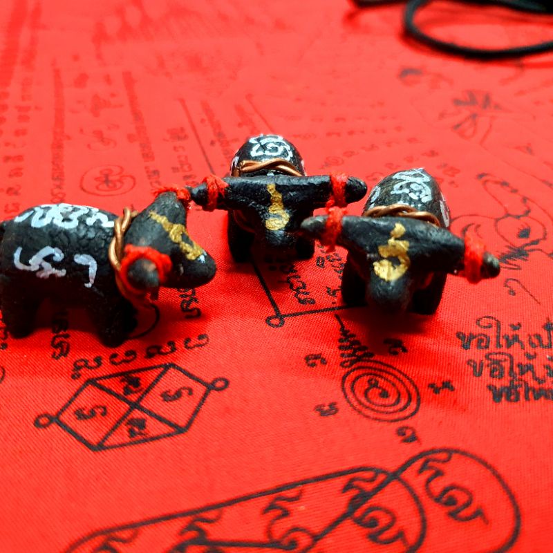 ควายธนูสู้ไพรีศรัตรูพินาท ปั้นจากดิน7ป่าช้าและมวลสารต่างๆ ฝังตะกรุดบรรจุมวลสาร จารยันต์หัวใจ ปลุกอาการ32 ปลุกธาตุ4 - รูปที่ 4