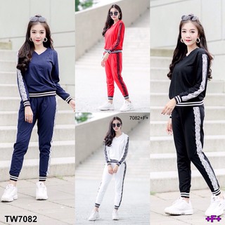 (7182) Set 2 ชิ้น เสื้อเอวจั้ม คอวี  สีพื้นเรียบ แขนยาวแต่งแถบลูกไม้