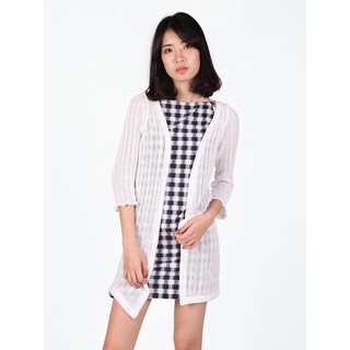 เสื้อคลุมคาร์ดิแกนโรฟ มี 3 สีให้เลือก สีขาว สีเทา สีขาวสลับเทา  รุ่น Maaike-Zhang Flare Rove-White รหัสสินค้า D-OUT-001