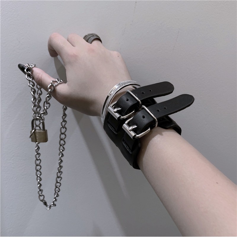 พร้อมส่ง > ข้อมือหนังคู่