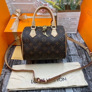 Louis Vuitton Grade hiend Size 20cm  อปก.ถุงผ้า ถุงกระดาษ ใบเสร็จ