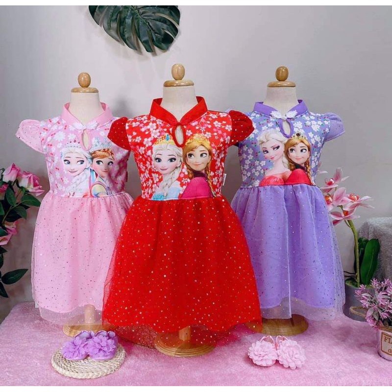 เด​รส​เจ้าหญิง​เอ​ล​ซ่า​คอจีน​แต่ง​ผ้า​มุ้ง​ติด​เพชร​