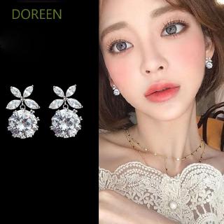 DOREEN ต่างหูระย้าชุบเงินประดับเพชร