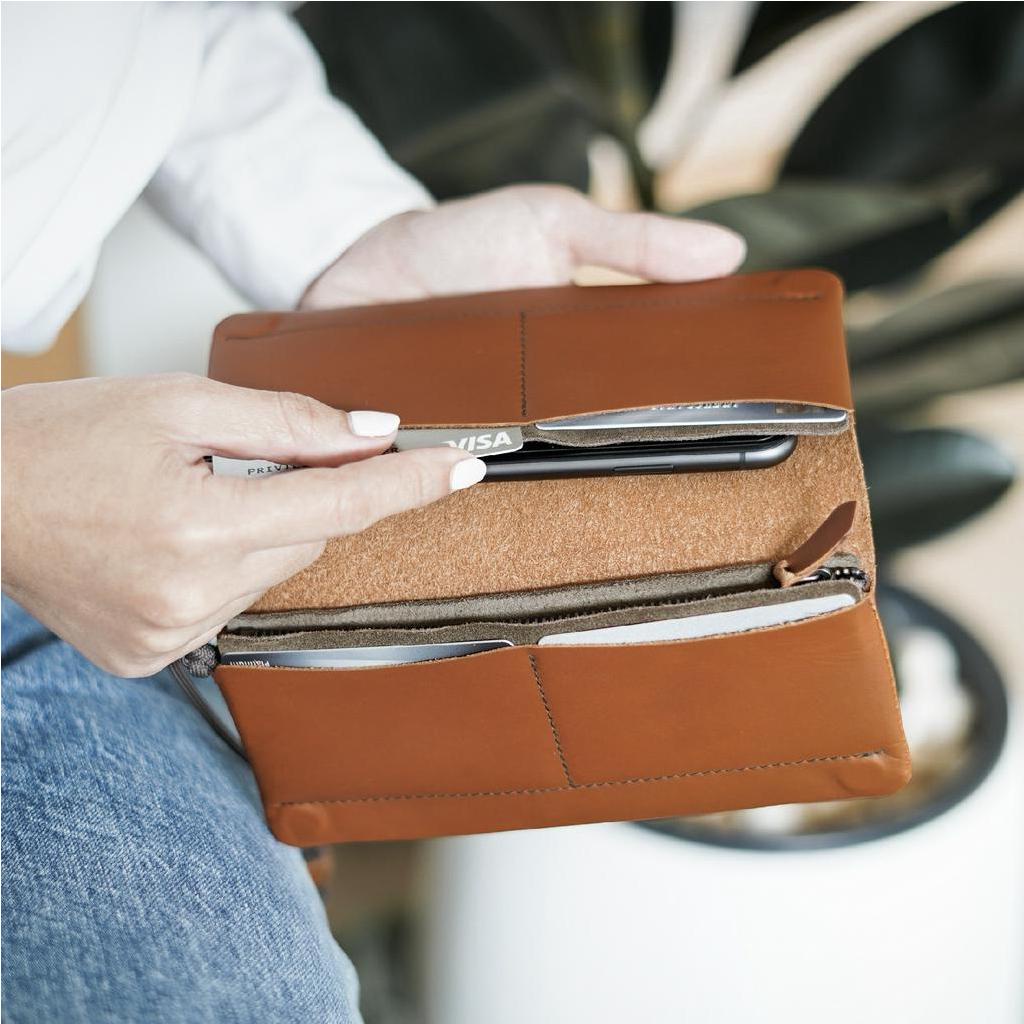 labrador FOLD phone wallet M กระเป๋าสตางค์แบบพับ ทรงยาว (LAA200)