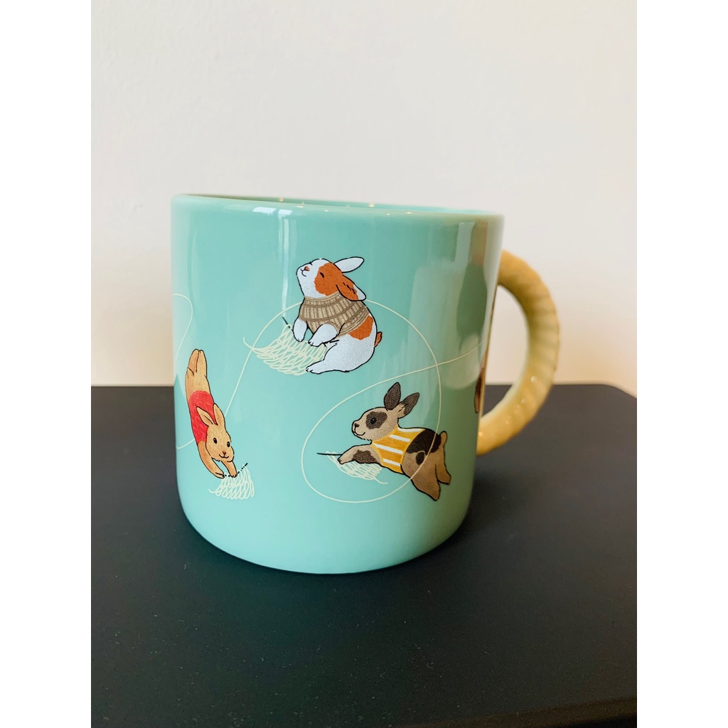 ☕️พร้อมส่ง☕️ Starbucks คอลเลคชันFuzzy Bunny and Friend Bunnies Sweater Mug 12 oz.