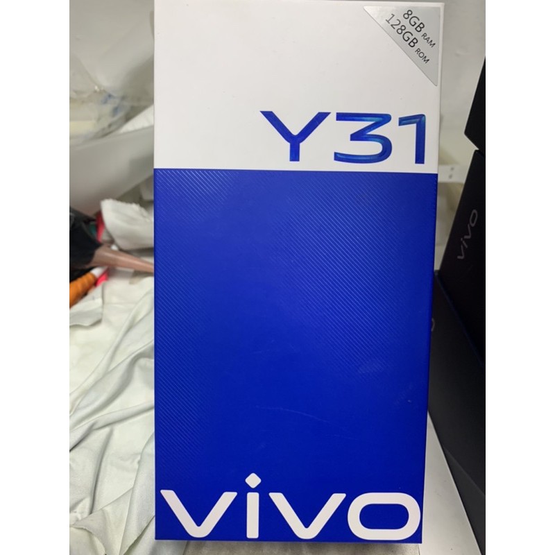 vivo y31 8/128GB เครื่องศูนย์ไทย มือสองสภาพสวยจอมีขนแมว1จุด