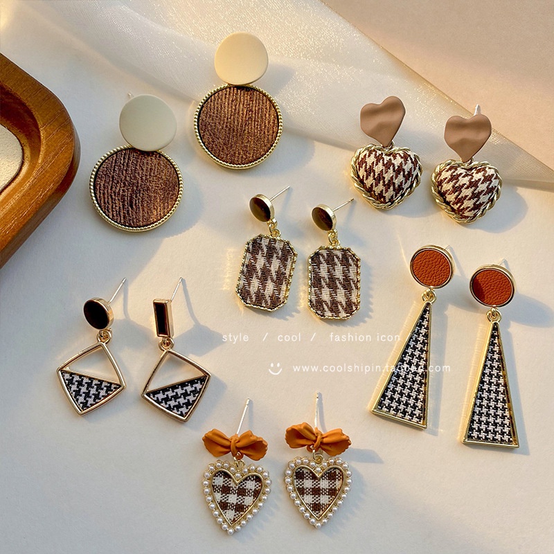 2023 Retro Houndstooth ต่างหูผู้หญิงเจาะชุด S925 Earings สําหรับผู้หญิงแฟชั่น Hikaw ต่างหูสําหรับเด็ก Hikaw อุปกรณ์เสริม