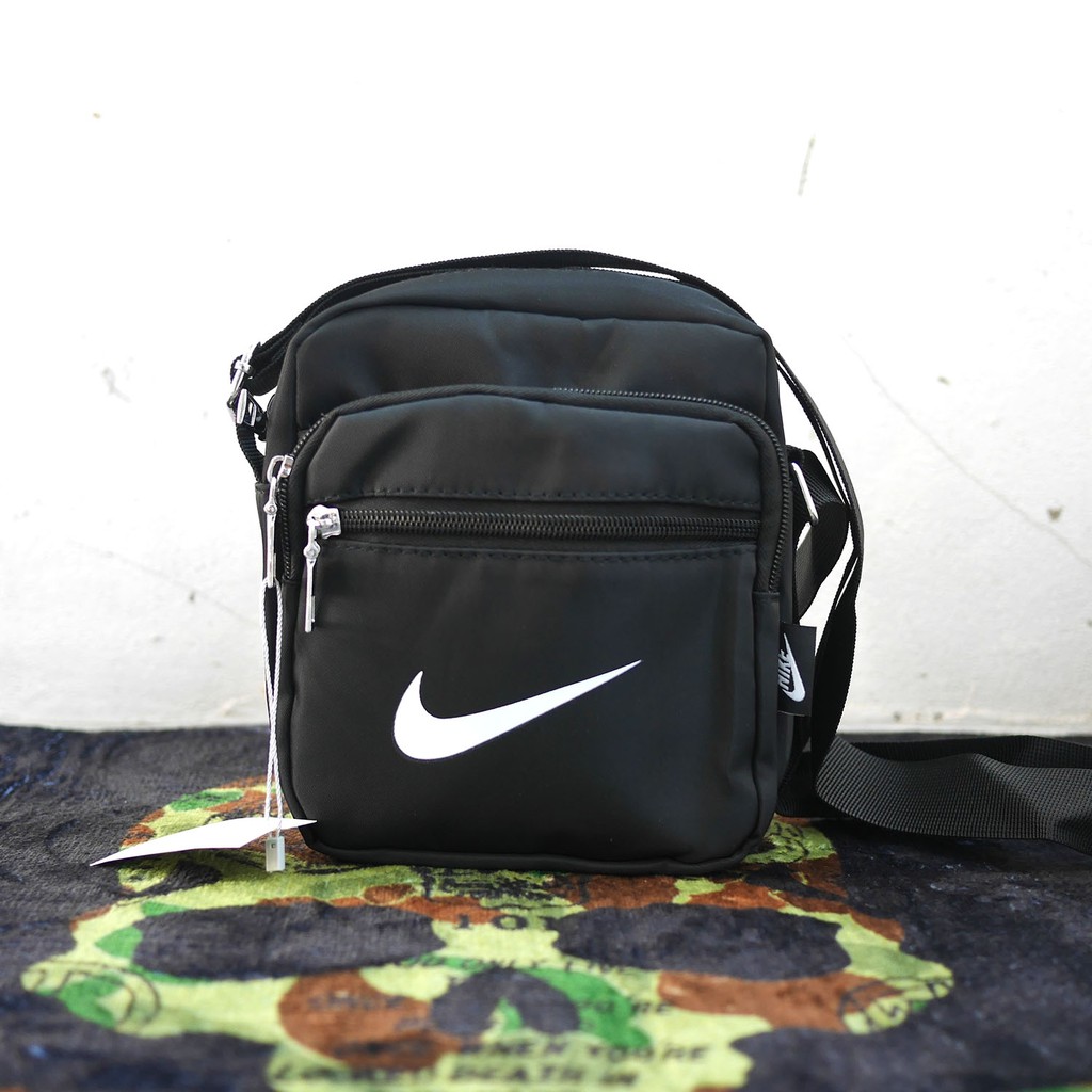 Nike สะพายเล็ก ช่องใส่ของ 5 ช่อง ปรับสายได้ยาวมาก สายหนา ชาย+หญิง