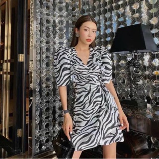 มินิเดรสลายม้าลาย Zebra Dress คอวี