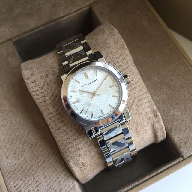 Burberry watch สีเงิน 26 mm