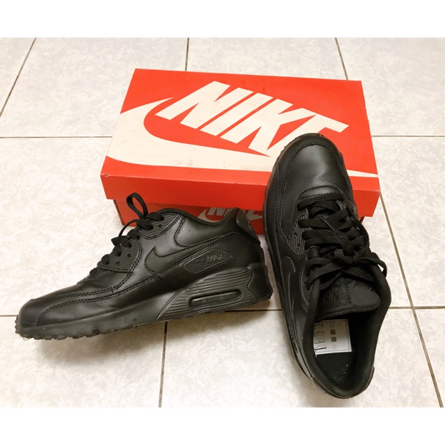 Nike Air Max รองเท้าผ้าใบสีดำ