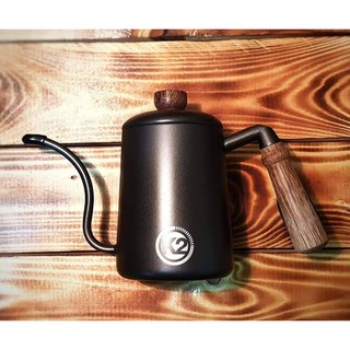 K2 Coffee kettle กาดริปกาแฟ กาสำหรับต้มกาแฟ กาสแตนเลส ด้ามไม้ 600 ml. by Jeep Camping