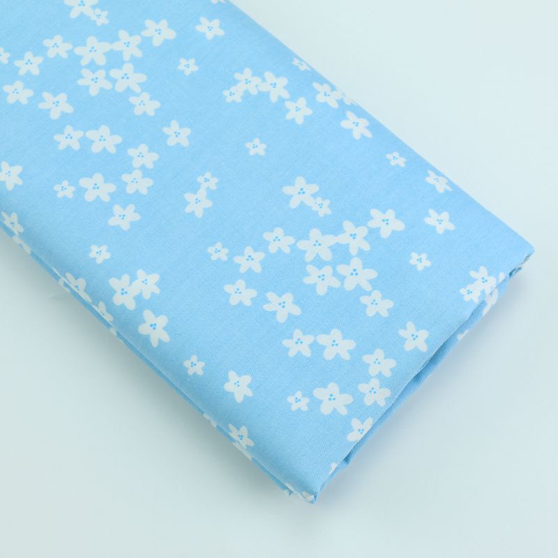 ผ้าคอตตอน 100% ทอทวิล หน้ากว้าง1.6 เมตร พิมพ์ลายดอกไม้เล็กๆ