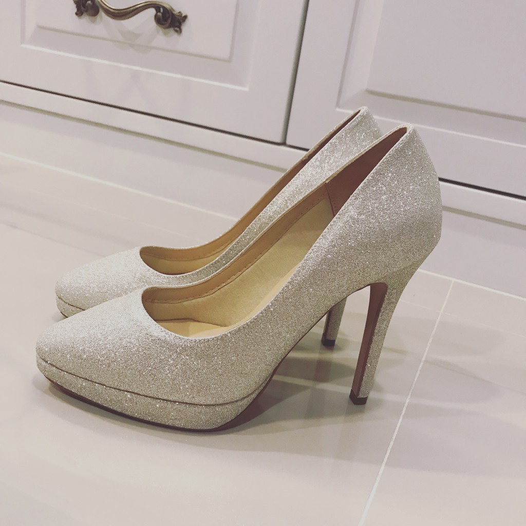 รองเท้า ยี่ห้อ Serena