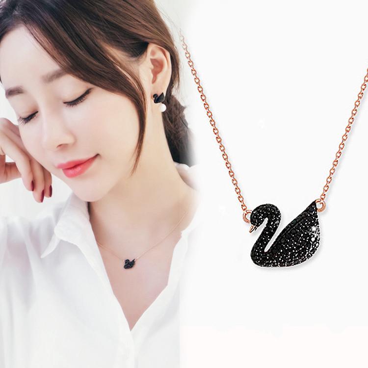 Black Swan กุหลาบสร้อยเพชรทองหญิงย่อหน้าสั้น ๆ ไหปลาร้าโซ่เงิน # X004