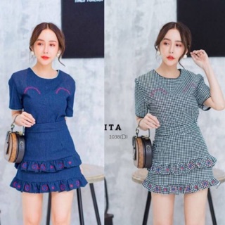 Fashion Set เสื้อคอกลมแขนสั้น อกเสื้อลายดอกไม้ มาคู่กระโปรงพิมพ์ลายดอกไม้
