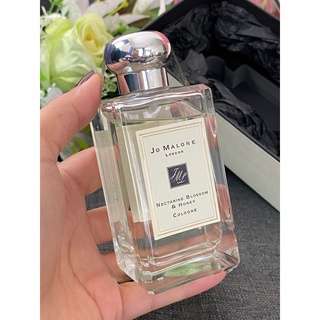 Jomalone nectarines blossom and honey  ▪️100ml ▪️inbox ถุง โบว์ ▪️ราคาพิเศษสิ้นเดือน1150฿ ▪️ส่งฟรีJomalone nectarines bl