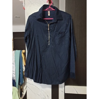 เสื้อเชิ้ตผ้าเงา สีกรมเข้ม