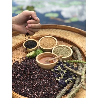 Herbal Ground แชมพูข้าวก่ำน้ำผึ้ง ลดผมร่วง ลดผมหงอก ลดรังแค กระตุ้นผมงอกใหม่ แก้ปัญหาหนังศีรษะ