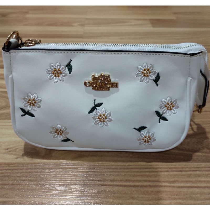 กระเป๋าcoachปักลายดอกเดซี่