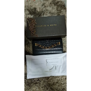 กระเป๋าCHARLES &amp; KEITH มือ 2 ของแท้100 % จากshop กระเป๋า wallet สะพายไหล่