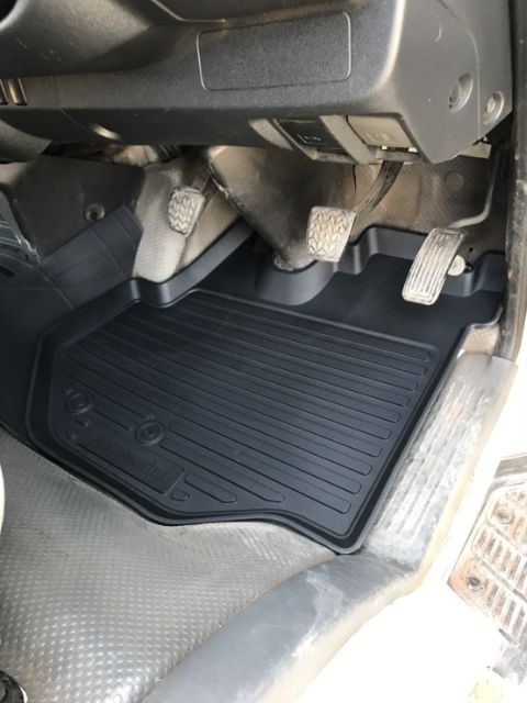ถาดรองพื้นเข้ารูป ตรงรุ่น รถตู้ Hiace (หลังคาเตี้ย)