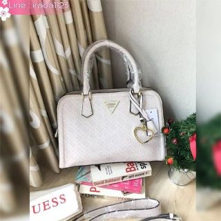 Guess Lyra Bag With Embossed Logo ของแท้ ราคาถูก