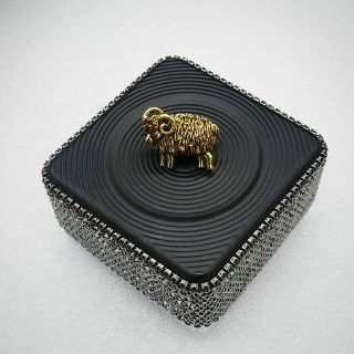 พิณแพะสีทองแบบวินเทจ - Vintage Vintage Gold Sheep Suit Pin