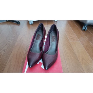 used S.oliver premium shoes size 36 สีBurgandy  รองเท้าส้นสูงหนังแท้ S.Oliver แบรนด์จาก Germany สภาพปัง