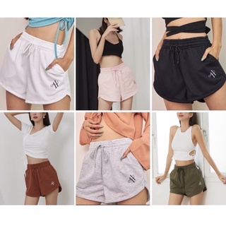 แหล่งขายและราคาAHP007 Logo basic sweatshorts กางเกงขาสั้นผ้าวอร์มสกรีนโลโก้อาจถูกใจคุณ