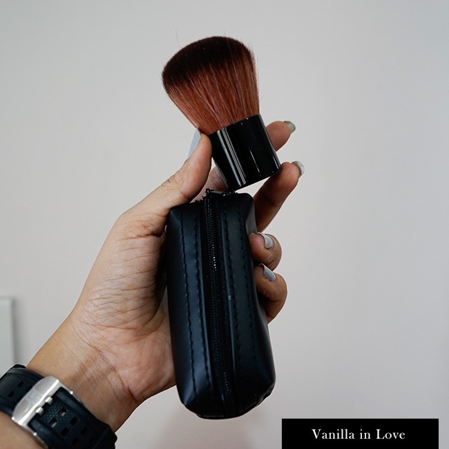 SB50 แปรงคาบูกิ ด้ามสั้น พร้อมกระเป๋าแปรงแบบซิป Short kabuki brush